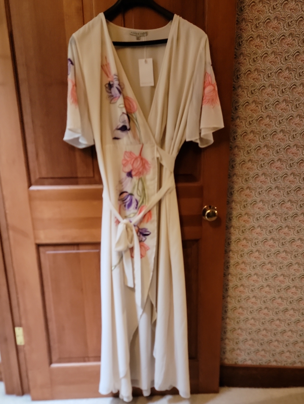 NWT Hope & Ivy The Bea Cream Floral Embroidered Wrap Maxi Dress Size 22